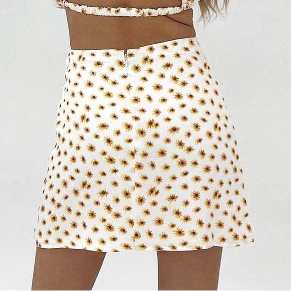 NWT | WE WORE WHAT
Satin Mini Slip Skirt
Ivory Floral - Picture 2 of 8